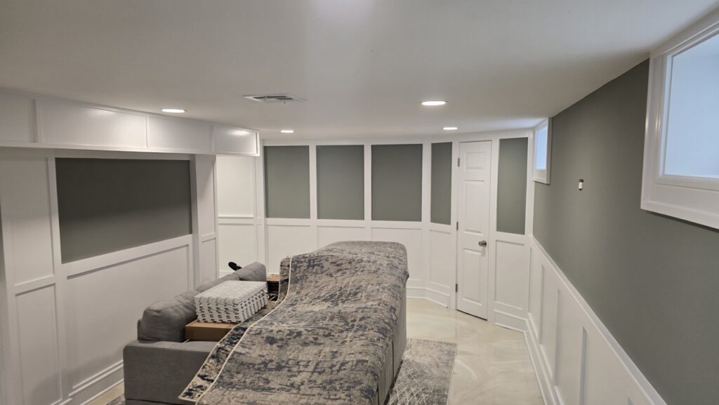 Ron Jasper Painting Finished Painted Decorative Wall with Trim